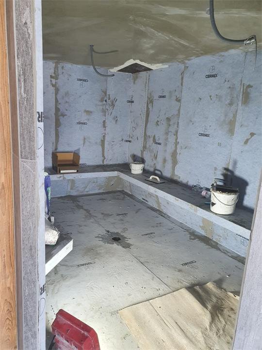 Construction d'un hammam : étanchéité des murs et de la banquette