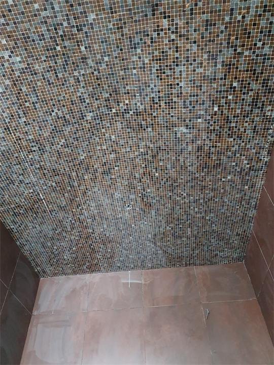 Détail de la mosaïque du plafond de hammam